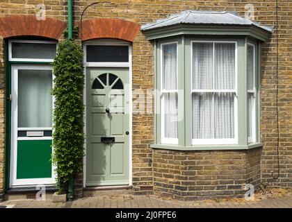 Entrée principale de la maison anglaise traditionnelle Banque D'Images