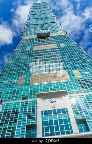 Taipei, Taiwan - le 22 novembre 2015 : la tour Taipei 101, vue de l'avant de la tour. Banque D'Images