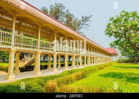 Belle architecture af Mrigadayavan Palace, une ancienne résidence royale et attraction touristique à Cha am, province de Phetchaburi, Banque D'Images