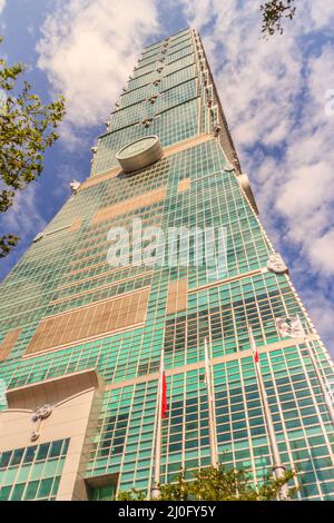 Taipei, Taiwan - le 22 novembre 2015 : la tour Taipei 101, vue de l'avant de la tour. Banque D'Images