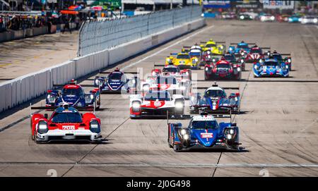 Sebring, États-Unis. 18th mars 2022. Commencez pendant les 1000 miles de Sebring, 1st tour du Championnat du monde d'endurance de la FIA 2022 sur le circuit international de Sebring du 16 au 18 mars, à Sebring, Floride, Etats-Unis d'Amérique - photo: François Flamand/DPPI/LiveMedia crédit: Agence de photo indépendante/Alamy Live News Banque D'Images