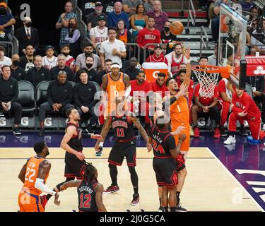 Phoenix, États-Unis. 18th mars 2022. Devin Booker (#1 Phoenix Suns) tourne pendant le match de la National Basketball Association entre les Chicago Bulls et les Phoenix Suns au Footprint Center de Phoenix, Arizona. Edwin Rodriguez/SPP crédit: SPP Sport presse photo. /Alamy Live News Banque D'Images