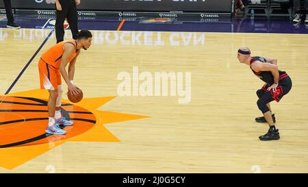Phoenix, États-Unis. 18th mars 2022. Devin Booker (#1 Phoenix Suns) en action pendant le match de la National Basketball Association entre les Chicago Bulls et les Phoenix Suns au Footprint Center de Phoenix, Arizona. Edwin Rodriguez/SPP crédit: SPP Sport presse photo. /Alamy Live News Banque D'Images