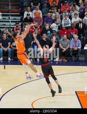 Phoenix, États-Unis. 18th mars 2022. Devin Booker (#1 Phoenix Suns) tourne pendant le match de la National Basketball Association entre les Chicago Bulls et les Phoenix Suns au Footprint Center de Phoenix, Arizona. Edwin Rodriguez/SPP crédit: SPP Sport presse photo. /Alamy Live News Banque D'Images