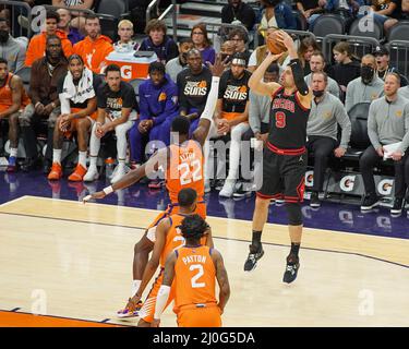 Phoenix, États-Unis. 18th mars 2022. Nikola Vucevic (#9 Chicago Bulls) tourne pendant le match de la National Basketball Association entre les Chicago Bulls et les Phoenix Suns au Footprint Center de Phoenix, Arizona. Edwin Rodriguez/SPP crédit: SPP Sport presse photo. /Alamy Live News Banque D'Images