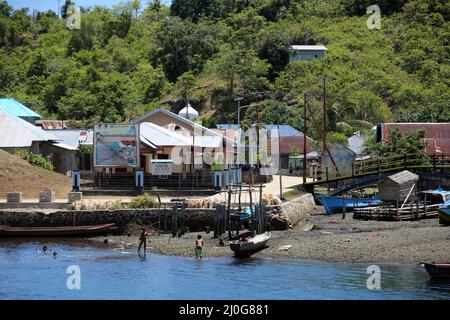 Petit village de pêcheurs sans nom sur l'île de Mauri Banque D'Images