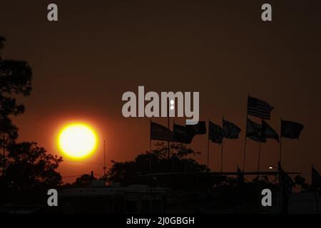 Sebring, États-Unis. 18th mars 2022. Coucher de soleil pendant les 1000 miles de Sebring, 1st tour du Championnat du monde d'endurance 2022 de la FIA sur le circuit international de Sebring du 16 au 18 mars, à Sebring, Floride, États-Unis d'Amérique - photo: François Flamand/DPPI/LiveMedia crédit: Independent photo Agency/Alay Live News Banque D'Images