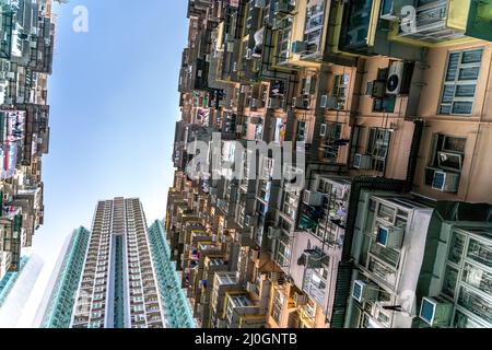 Le populaire entre les touristes lieu appelé Montane Mansion près de Tai Koo à Hong Kong. Vieux bâtiment rétro surpeuplé Banque D'Images