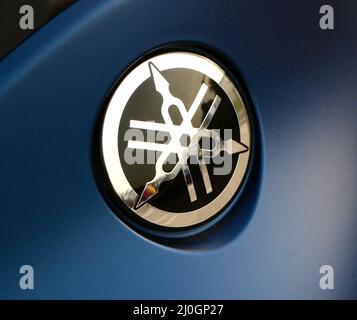 Badge sur une Yamaha Niken GT trois roues garées à l'événement public pour passionnés de voitures Gran Turismo 942 Sardinero Santander Cantabria Espagne Banque D'Images