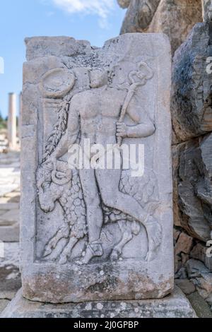 Sculpture de dieu de commerce Hermes et image de bélier à Éphèse, Selcuk, Izmir Turquie. Bibliothèque de Celsus dans l'ancienne ville d'Ephes Banque D'Images