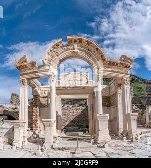 EPHÈSE, TURQUIE: Reliefs de marbre dans la ville historique antique d'Ephèse, à Selcuk,Izmir,Turquie.Figure de Medusa avec les ornements de l'AC Banque D'Images