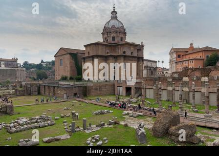 Image de paysage urbain du célèbre forum romain antique de Rome, Italie. Banque D'Images