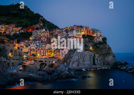 Couleurs de l'Italie Village de Manarola , Parc des Cinque Terre Italie pendant la journée d'été , vacances italie côte colorée Manarola Cinque te Banque D'Images