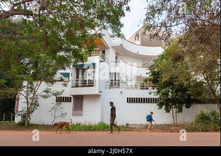 Auroville, Inde - 17 mars 2022 : Communauté de Kalpana. Bâtiment terminé en 2018. Banque D'Images