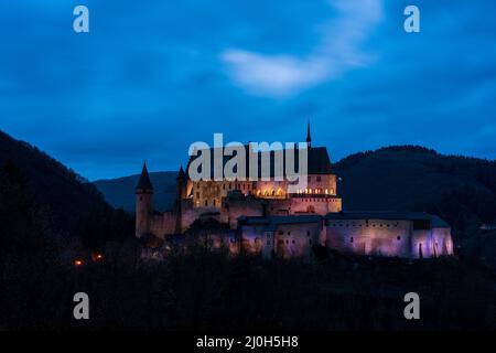 Vieux château historique de Vianden au Luxembourg. Banque D'Images