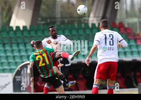 Terni, Italie. 19th mars 2022. BA Abou Malal (Alessandria) VS Partipilo Anthony (Ternana) pendant Ternana Calcio vs US Alessandria, football italien Serie B match à Terni, Italie, Mars 19 2022 crédit: Agence de photo indépendante/Alamy Live News Banque D'Images