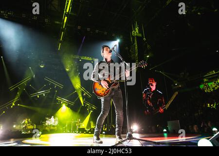 18 mars 2022 : Kelly Jones, Richard Jones, Adam Zindani et Jamie Morrison, du groupe de rock gallois 'Stereophonics', se présentent à l'arène de Manchester AO lors de la première nuit de leur tournée au Royaume-Uni en 2022. La tournée soutient leur nouvel album "Oochya!" Qui est leur album studio 12th et huitième album numéro un sur le UK albums Chart. (Image de crédit : © Myles Wright/ZUMA Press Wire) Banque D'Images