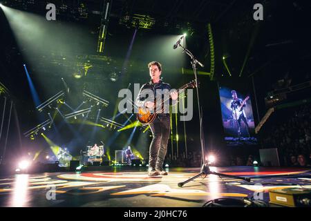 18 mars 2022 : Kelly Jones, Richard Jones, Adam Zindani et Jamie Morrison, du groupe de rock gallois 'Stereophonics', se présentent à l'arène de Manchester AO lors de la première nuit de leur tournée au Royaume-Uni en 2022. La tournée soutient leur nouvel album "Oochya!" Qui est leur album studio 12th et huitième album numéro un sur le UK albums Chart. (Image de crédit : © Myles Wright/ZUMA Press Wire) Banque D'Images