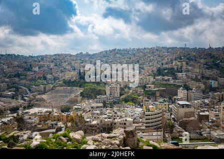 AMMAN JORDANIA 19-03-2022,-Amán, la capitale de Jordania, es una ciudad moderna con numerosas ruinas antiguas. En lo alto de Banque D'Images