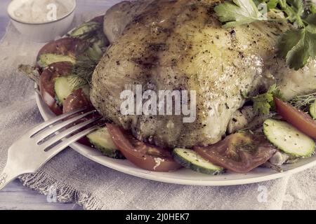 Fried Chicken sur une assiette de légumes Banque D'Images