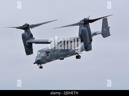 RAF Fairford, Gloucestershire, Royaume-Uni - juillet 15th 2017 : un Boeing CV-22B Osprey tiltrotor de la Force aérienne des États-Unis à la RIAT 2019 Banque D'Images