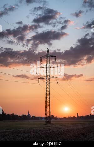 Poteaux de haute tension, Autriche, Burgenland, Burgenland du Nord Banque D'Images