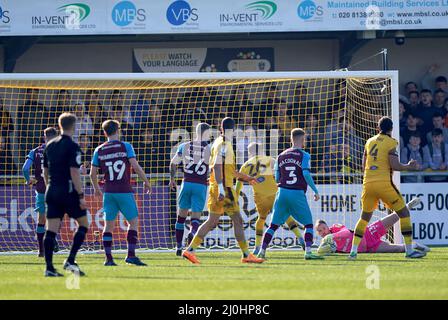 Joe Murphy, gardien de but de Tranmere Rovers, fait une économie lors du match Sky Bet League Two au terrain de sport de Borough, Sutton. Date de la photo: Samedi 19 mars 2022. Banque D'Images