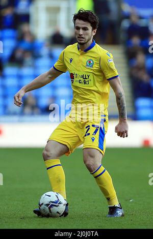 Reading, Royaume-Uni. 19th mars 2022. Lewis Travis de Blackburn Rovers en action pendant le match. Match de championnat Skybet, Reading v Blackburn Rovers au Select car Leasing Stadium à Reading le samedi 19th mars 2022. Cette image ne peut être utilisée qu'à des fins éditoriales. Utilisation éditoriale uniquement, licence requise pour une utilisation commerciale. Aucune utilisation dans les Paris, les jeux ou les publications d'un seul club/ligue/joueur. photo par Steffan Bowen/Andrew Orchard sports photographie/Alay Live news crédit: Andrew Orchard sports photographie/Alay Live News Banque D'Images