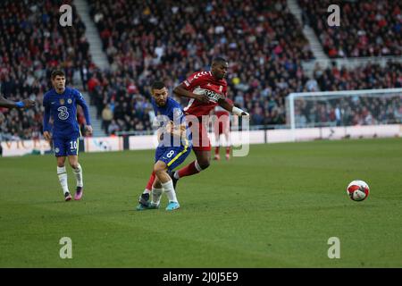 MIDDLESBROUGH, ROYAUME-UNI. 19th MARS Mateo Kovaci de Chelsea et Anfernee Dijksteel de Middlesbrough en action pendant le match de la coupe FA entre Middlesbrough et Chelsea au stade Riverside, à Middlesbrough, le samedi 19th mars 2022. (Credit: Mark Fletcher | MI News) Credit: MI News & Sport /Alay Live News Banque D'Images