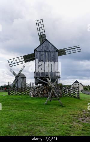 Vue sur les moulins à vent d'Angla sur l'île Saarema en Estonie Banque D'Images