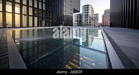 Hôtel design Hyatt Regency Duesseldorf dans le Medienhafen, Düsseldorf, Allemagne, Europe Banque D'Images