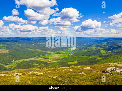 Magnifique panorama sur la vallée Norvège Hemsedal Hydalen avec neige dans les montagnes. Banque D'Images