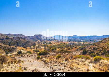 Chemin de marche Faliraki et paysage de montagne panorama Rhodes Grèce. Banque D'Images