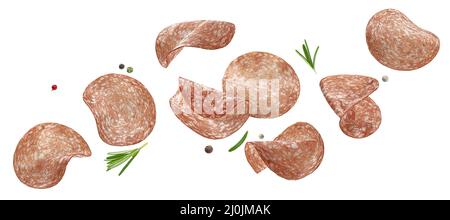 Saucisse de salami en tranches isolée sur fond blanc Banque D'Images