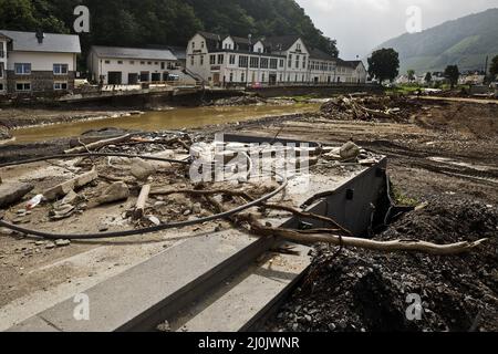 Infrastructure détruite sur la route du vin rouge, catastrophe d'inondation 2021, vallée d'Ahr, Dernau, Allemagne, Europe Banque D'Images