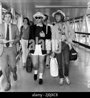 Elton John arrivée à l'aéroport de Heathrow depuis Antigua. 20th août 1981. Banque D'Images