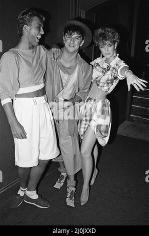 Martin Kemp, Steve Strange et ami à la machine à musique dans la ville de Camden à Londres. 26th juin 1982. Banque D'Images