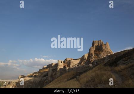 Vue sur le château de Van dans l'est de l'Anatolie, Turquie. La ville de Van a une longue histoire comme une zone urbaine importante. Banque D'Images