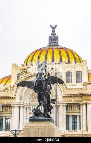 Magnifique palais des beaux-arts, chef-d'œuvre architectural à Mexico. Banque D'Images