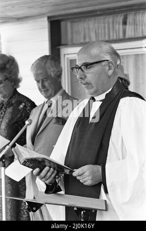 Le Recteur de l'église St Botolph, le Rév Maurice Hewett, vu ici lors de la cérémonie d'ouverture de l'extension de la maison Cheshire au lac Chipstead. Octobre 1980 Banque D'Images