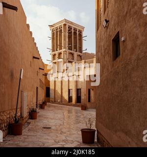 Al Seef quartier historique traditionnel Architecture arabe. La vieille ville de Dubaï Deira. Émirats arabes Unis. Moyen-Orient. Banque D'Images