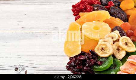 Collection de fruits secs sur un bois Banque D'Images