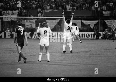 La finale de la coupe d'Europe 1982 a été jouée le 26 mai 1982. Aston Villa, championne d'Angleterre, a battu les vainqueurs de la ligue ouest-allemande Bayern Munich 1-0 à de Kuip à Rotterdam, pays-Bas pour gagner la coupe d'Europe pour la première, et jusqu'à présent, seulement le temps.26th mai 1982 (photo) les joueurs de Villa célèbrent au sifflet final. Banque D'Images