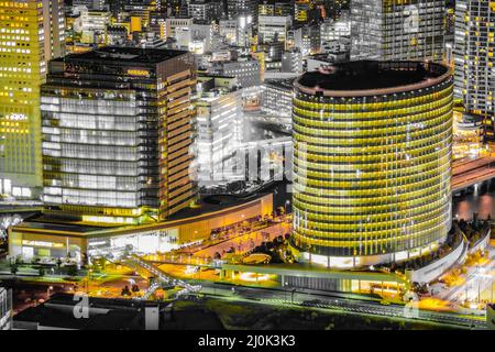 Vue nocturne de Yokohama (traitement couleur unique : jaune) Banque D'Images