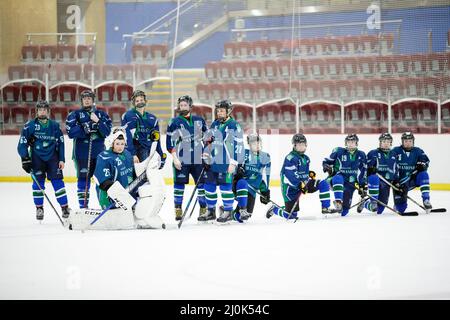 Londres, Royaume-Uni. 19th mars 2022. Kingston Diamonds après le match élite de la Ligue nationale de hockey sur glace de Womens entre Streatham Storm et Kingston Diamonds au Streatham Ice and Leisure Centre de Londres, en Angleterre. Liam Asman/SPP crédit: SPP Sport presse photo. /Alamy Live News Banque D'Images