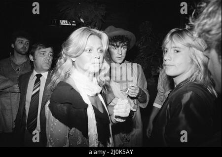 Britt Ekland, Steve Strange et d'autres invités à la machine à musique dans la ville de Camden à Londres. 26th juin 1982. Banque D'Images