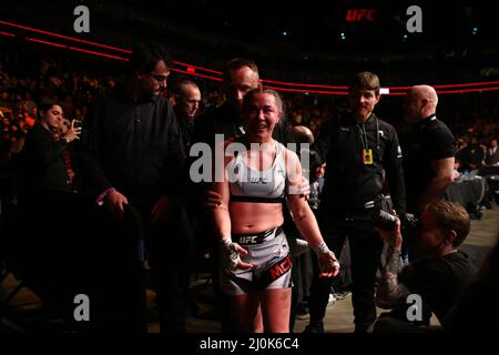 LONDRES, ROYAUME-UNI. 19th MARS Molly McCann célèbre après avoir fait sortir Luana Carolina au troisième tour lors de la soirée de combat 204 de l'UFC à l'arène O2, Greenwich, le samedi 19th mars 2022. (Crédit : Kieran Riley | INFORMATIONS MI) crédit : INFORMATIONS MI et sport /Actualités Alay Live Banque D'Images