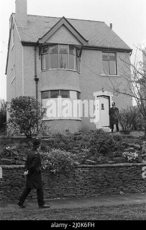 Après un incendie à la maison de l'Éventreur du Yorkshire à Bradford, dans le West Yorkshire, en Angleterre. 9th mai 1981. Banque D'Images