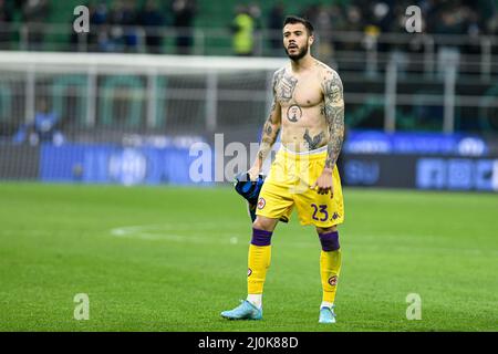 Milan, Italie - 19 mars 2022: Lorenzo Venuti de l'ACF Fiorentina pendant la série italienne Un match de championnat de football FC Internazionale vs ACF Fiorentina au stade San Siro Banque D'Images