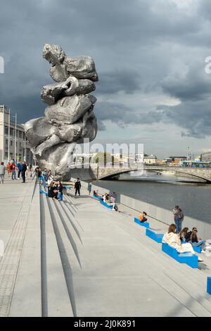 Moscou, Russie - 24 août 2021 : œuvre de sculpture monumentale, Big Clay numéro 4, réalisée par l'artiste suisse Urs Fischer. Contemporain Banque D'Images